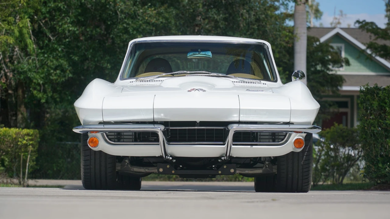1965 Chevrolet Corvette C2 - Image 20 of 31