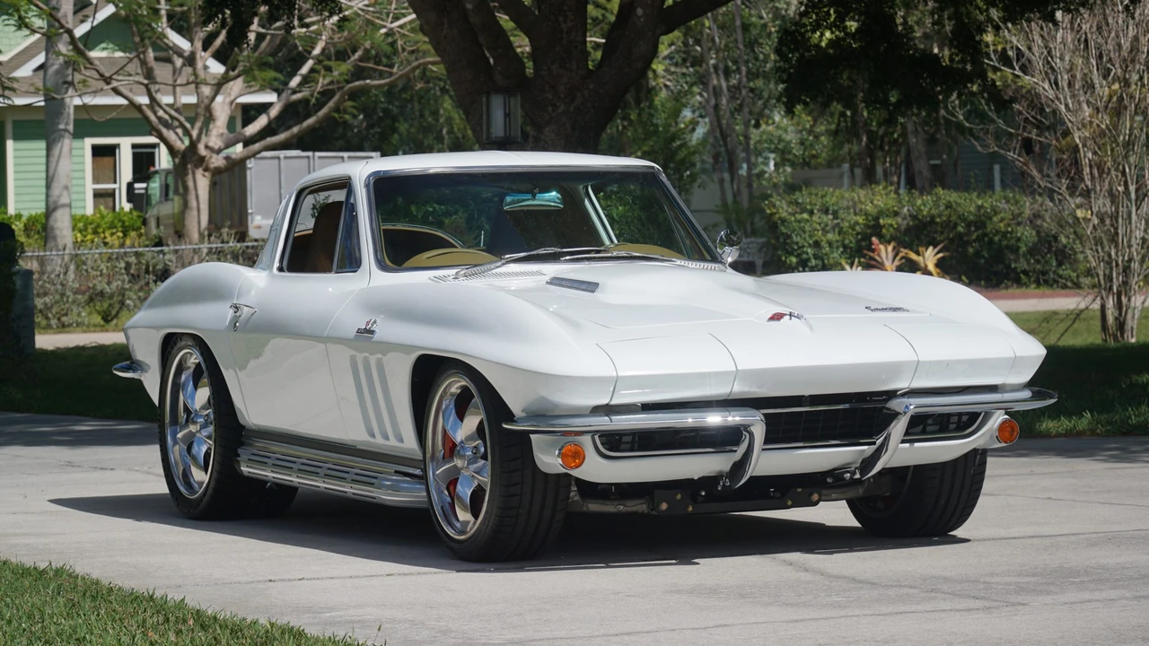 1965 Chevrolet Corvette C2 - Image 19 of 31