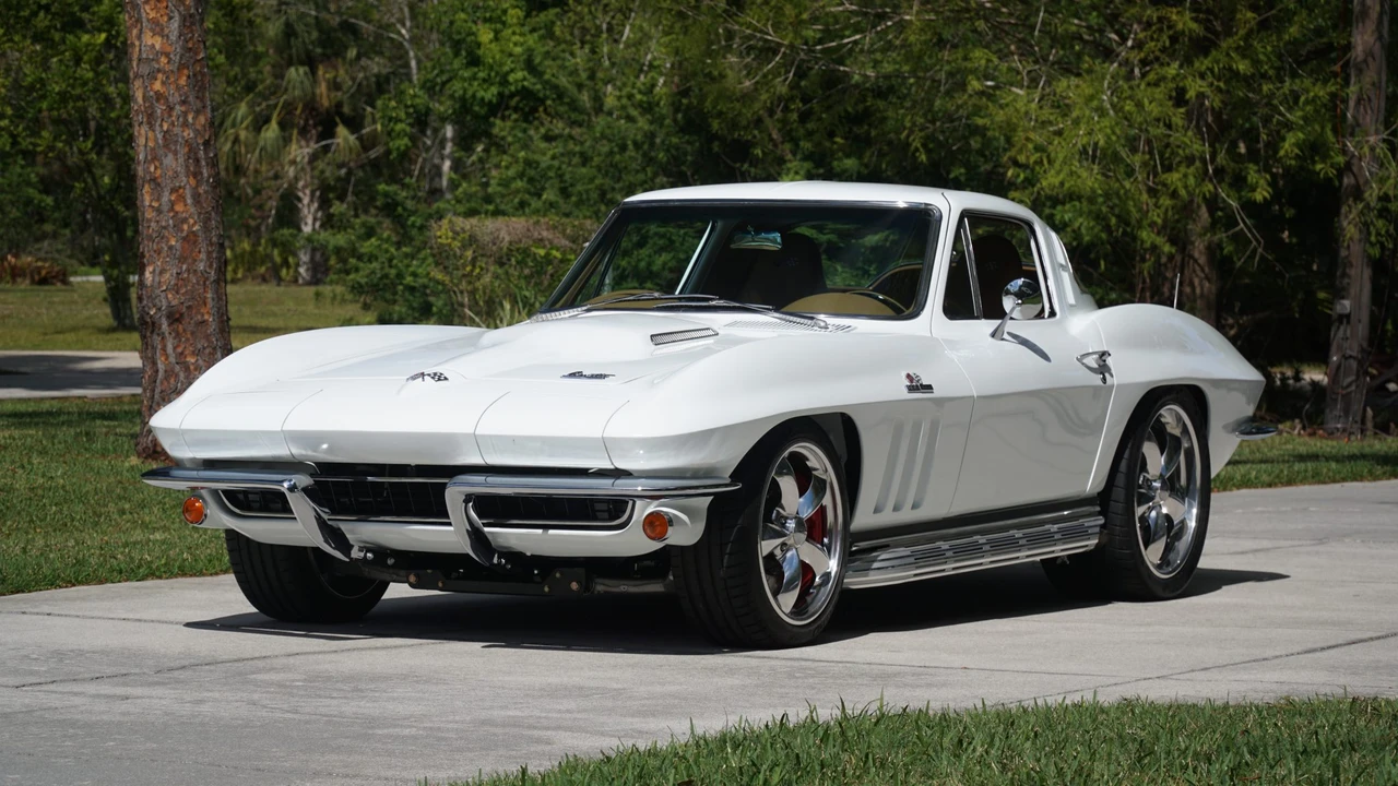 1965 Chevrolet Corvette C2 - Image 3 of 31