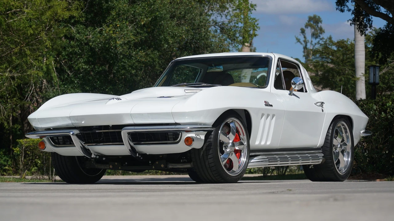 1965 Chevrolet Corvette C2 - Image 2 of 31