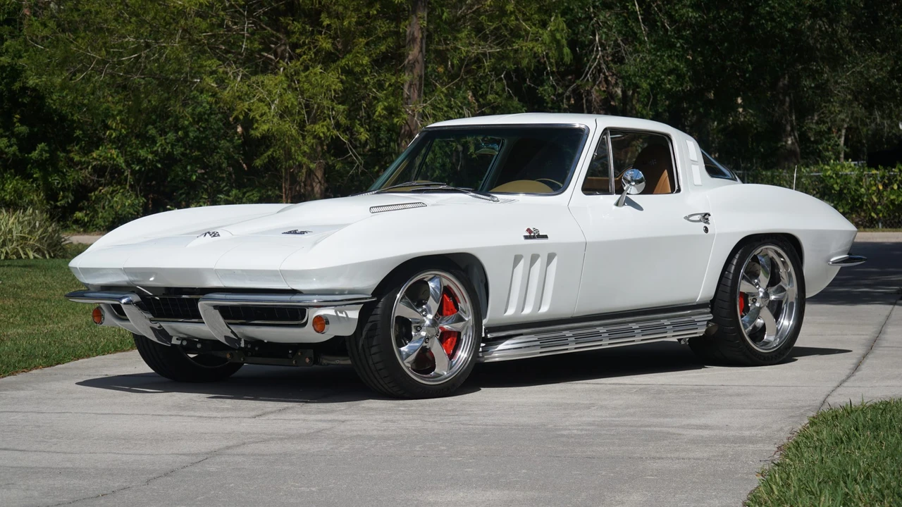 1965 Chevrolet Corvette C2 - Image 4 of 31