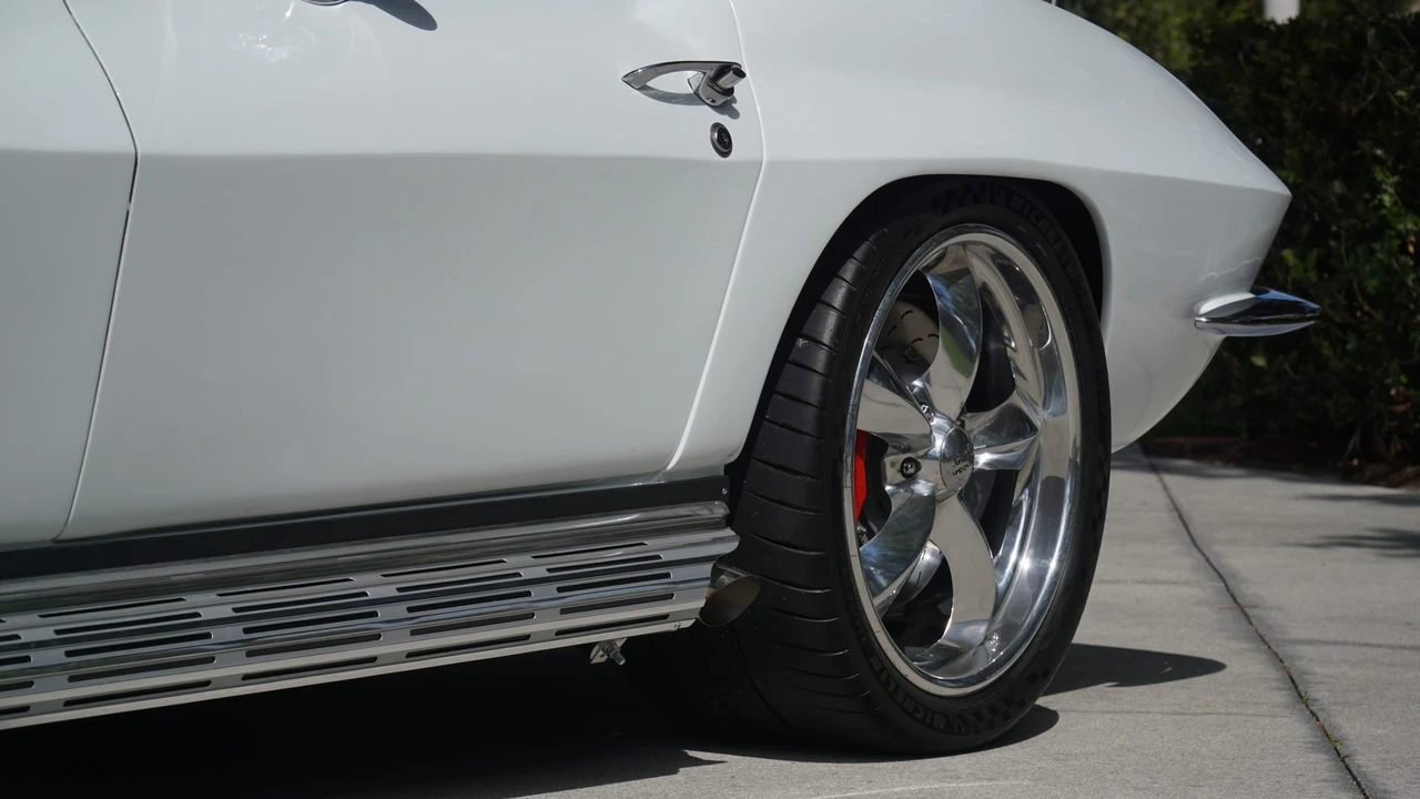 1965 Chevrolet Corvette C2 - Image 29 of 31