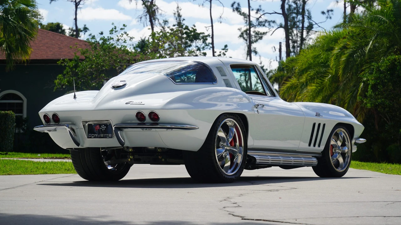 1965 Chevrolet Corvette C2 - Image 13 of 31