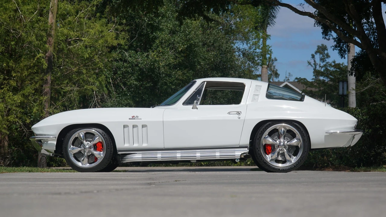1965 Chevrolet Corvette C2 - Image 7 of 31