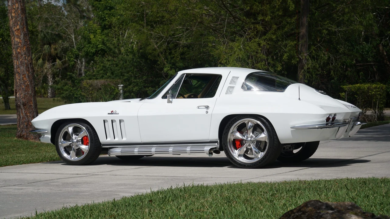 1965 Chevrolet Corvette C2 - Image 8 of 31