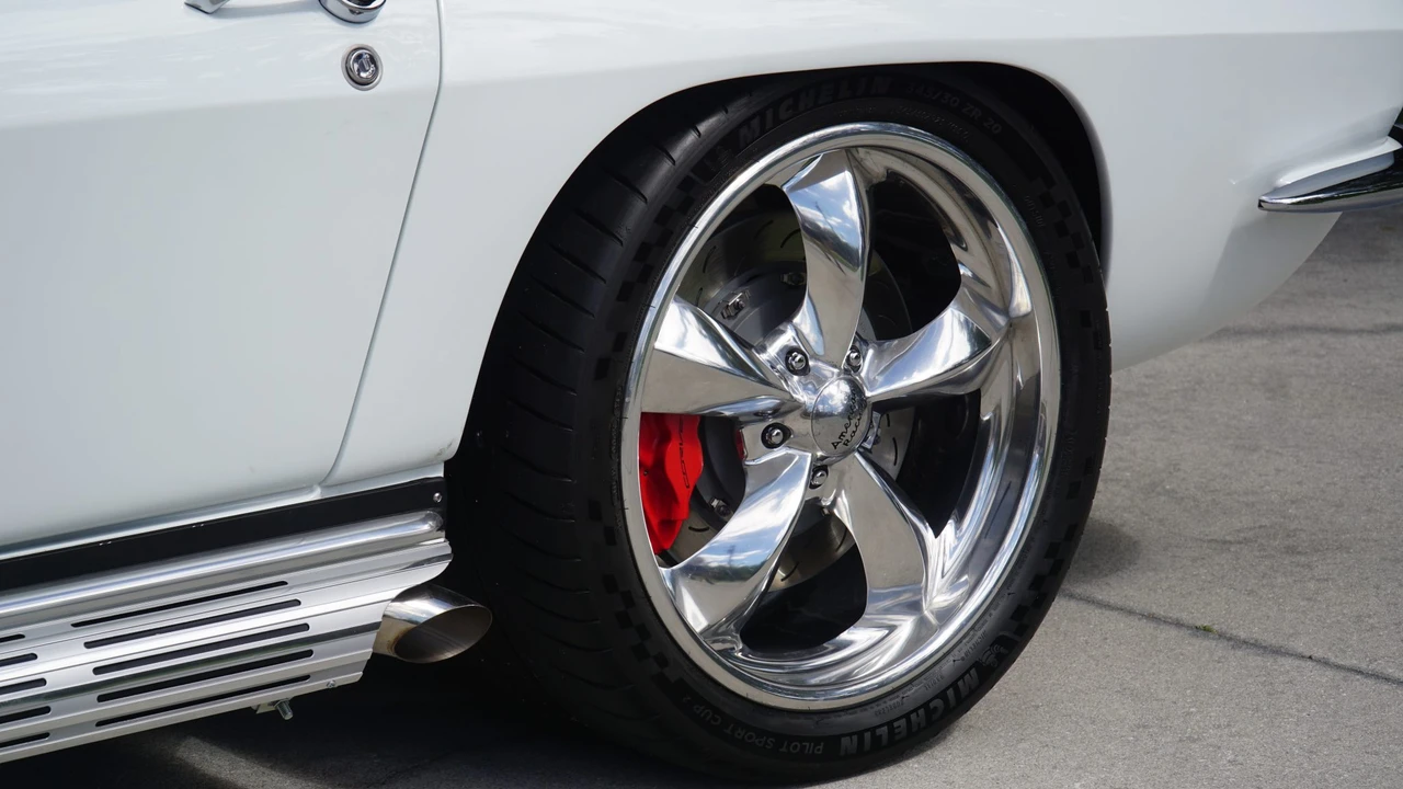 1965 Chevrolet Corvette C2 - Image 30 of 31