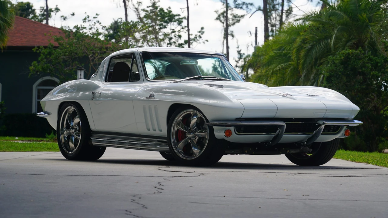 1965 Chevrolet Corvette C2 - Image 18 of 31