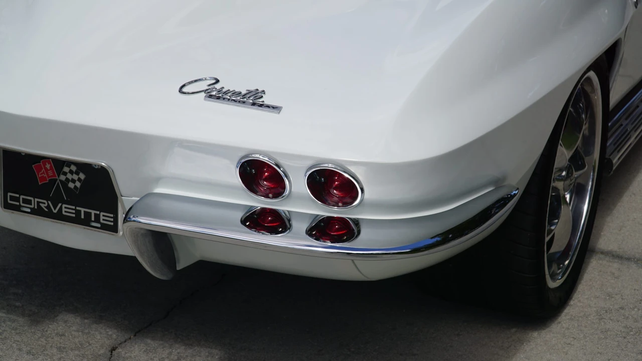1965 Chevrolet Corvette C2 - Image 23 of 31