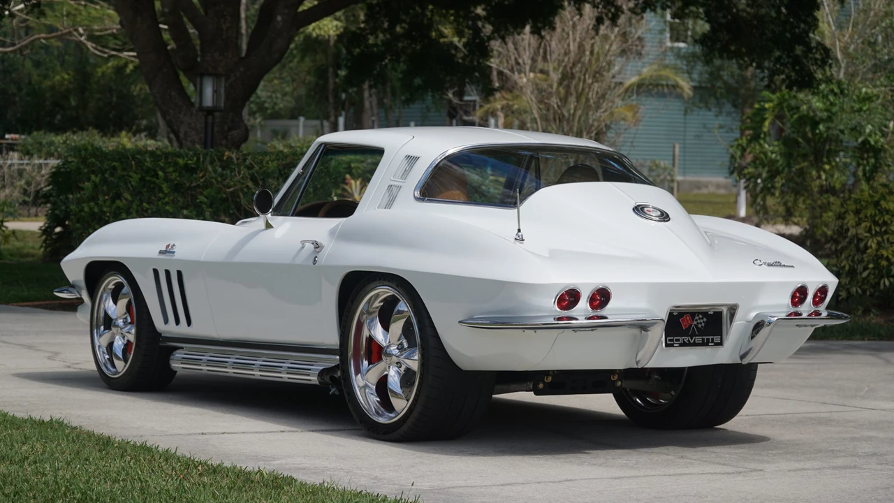 1965 Chevrolet Corvette C2 - Image 10 of 31