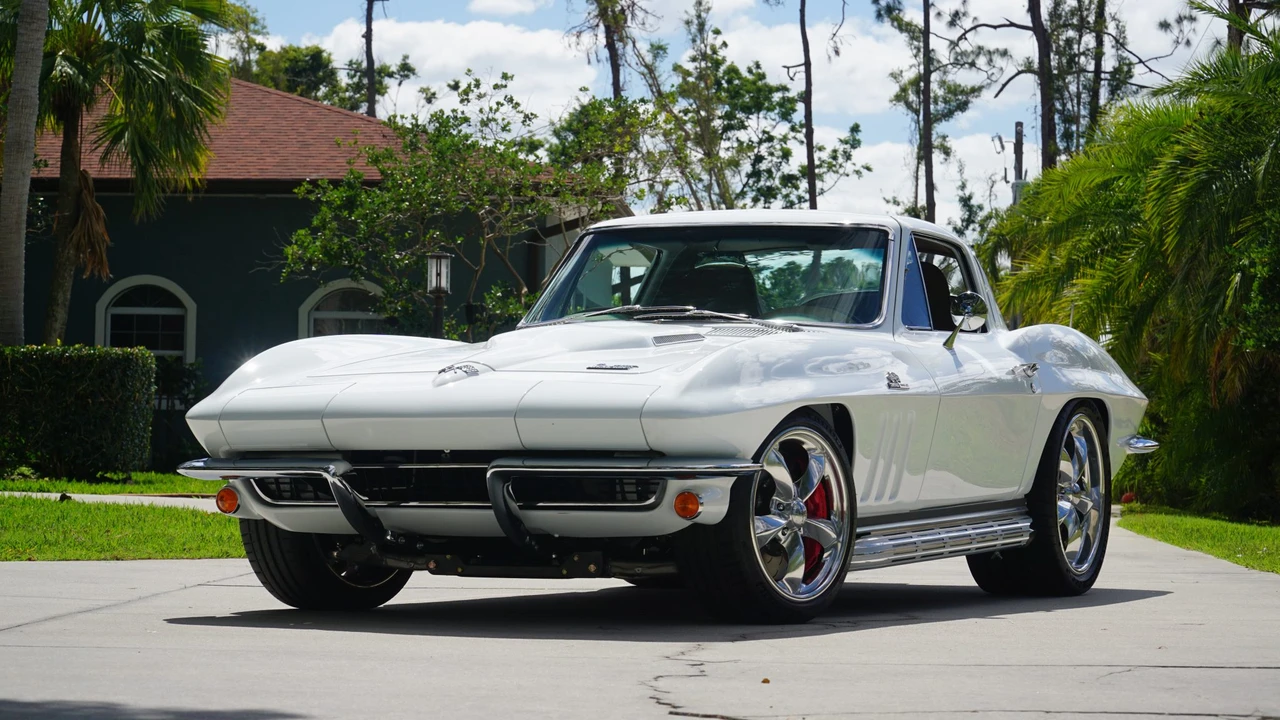 1965 Chevrolet Corvette C2 - Image 5 of 31