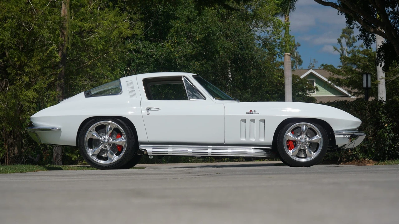 1965 Chevrolet Corvette C2 - Image 15 of 31