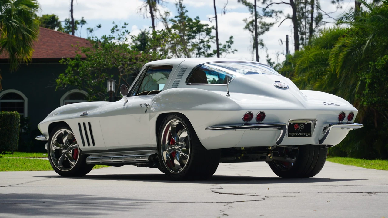 1965 Chevrolet Corvette C2 - Image 9 of 31