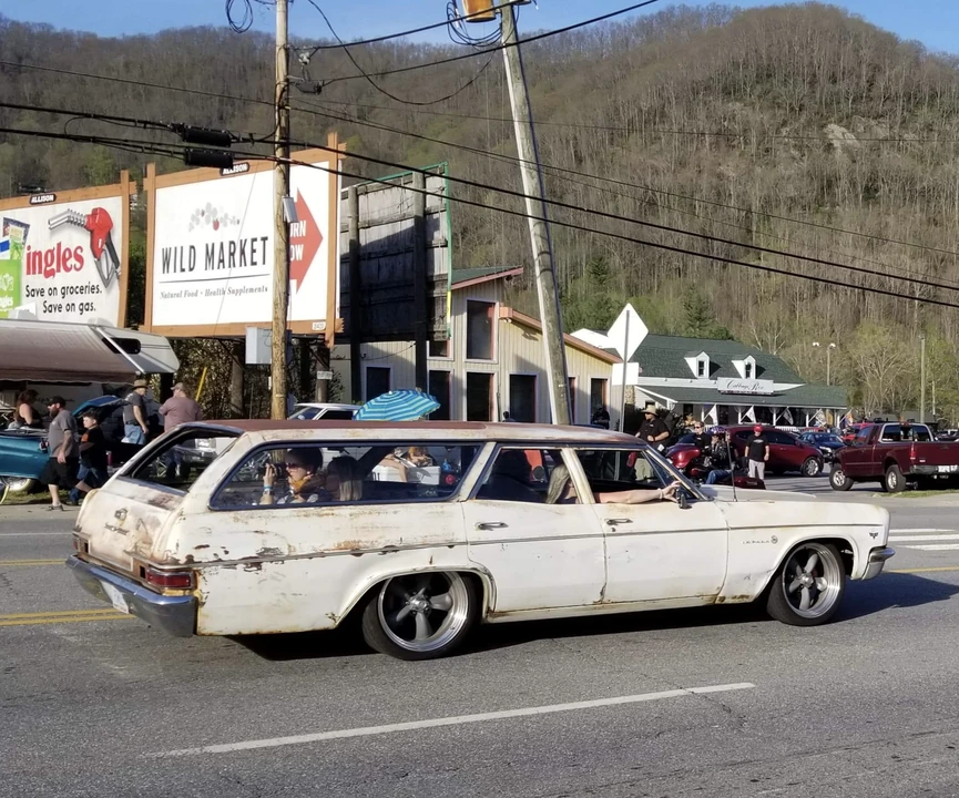 1966 Chevrolet Impala 4th Gen - Image 18 of 31