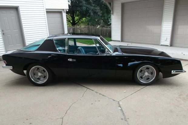 1973 Studebaker Avanti - Image 4 of 12