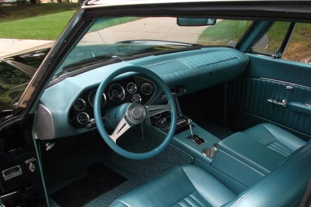 1973 Studebaker Avanti - Image 7 of 12