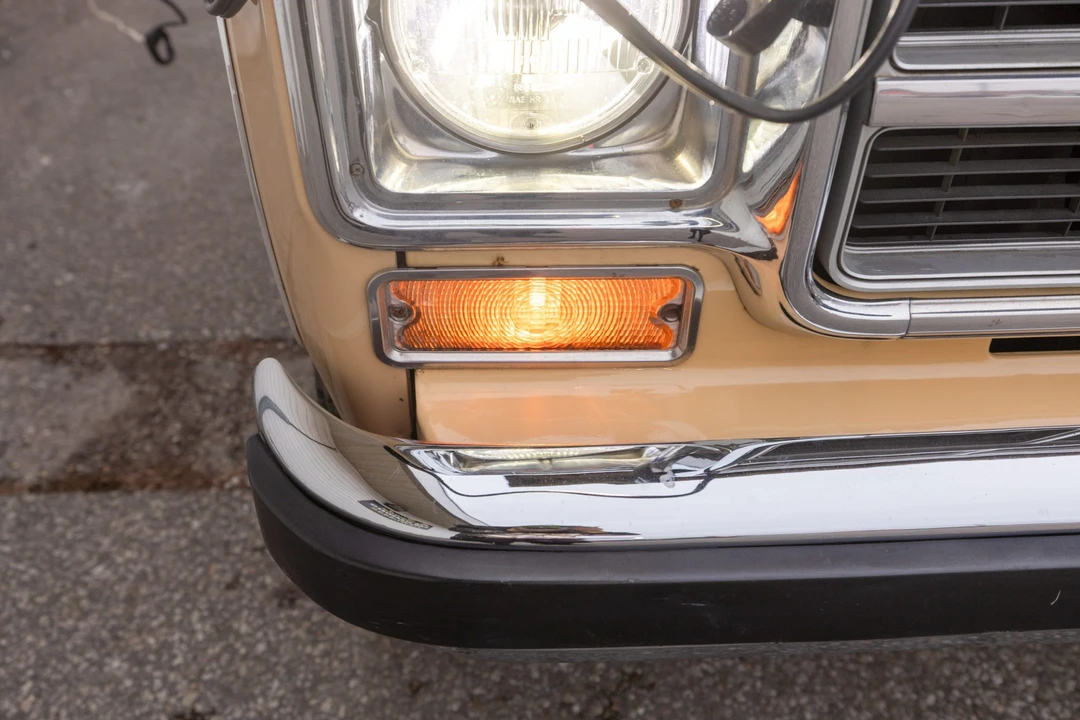 1977 GMC Suburban 6th Gen - Image 14 of 31