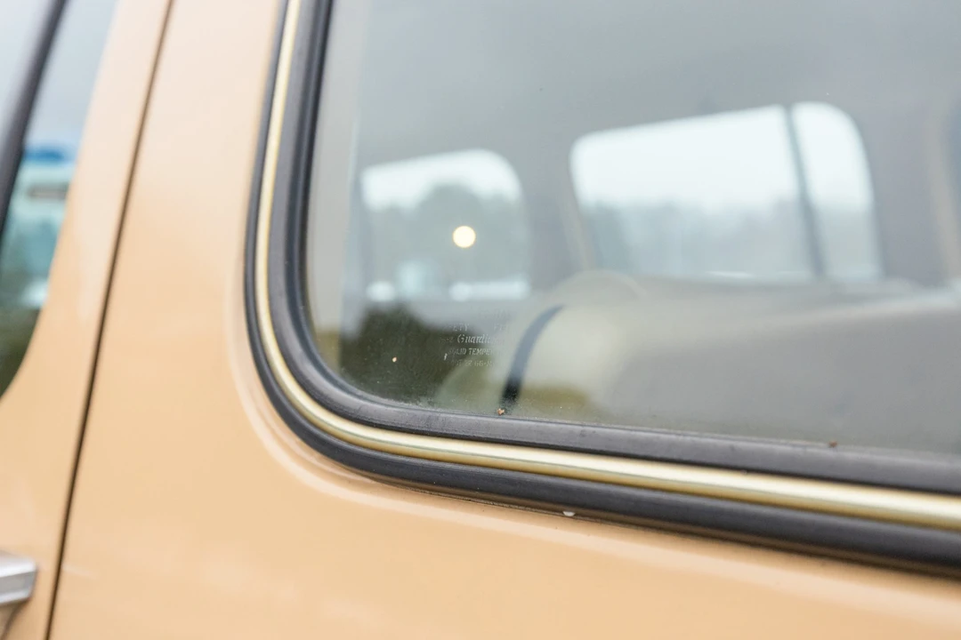 1977 GMC Suburban 6th Gen - Image 28 of 31