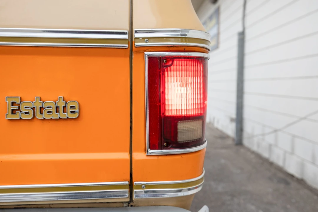 1977 GMC Suburban 6th Gen - Image 20 of 31