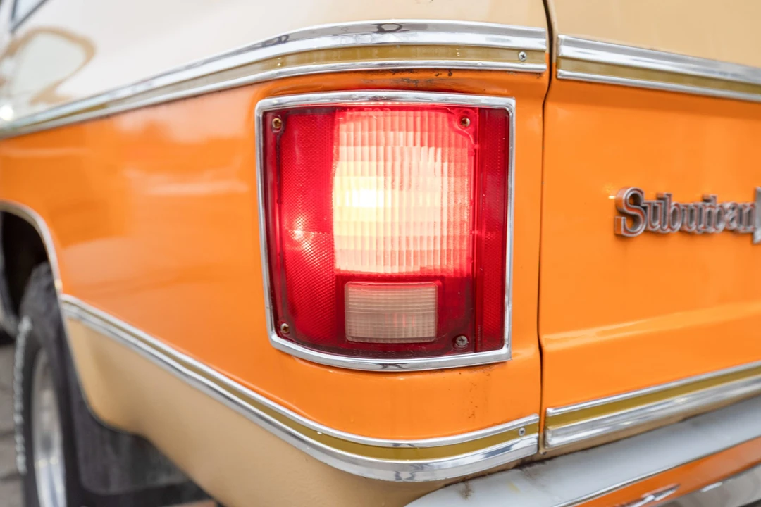 1977 GMC Suburban 6th Gen - Image 25 of 31