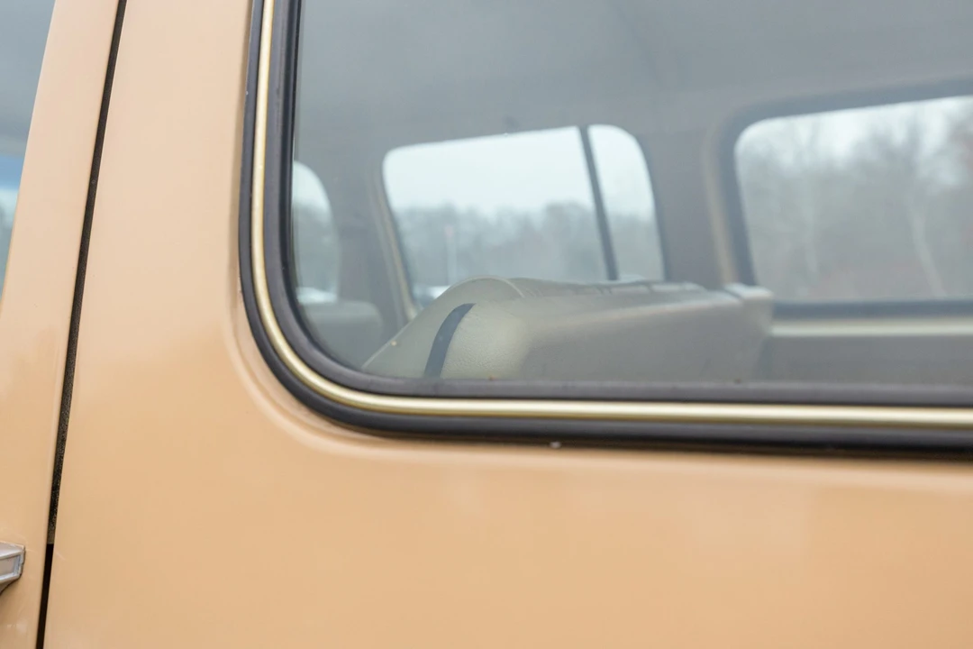 1977 GMC Suburban 6th Gen - Image 27 of 31