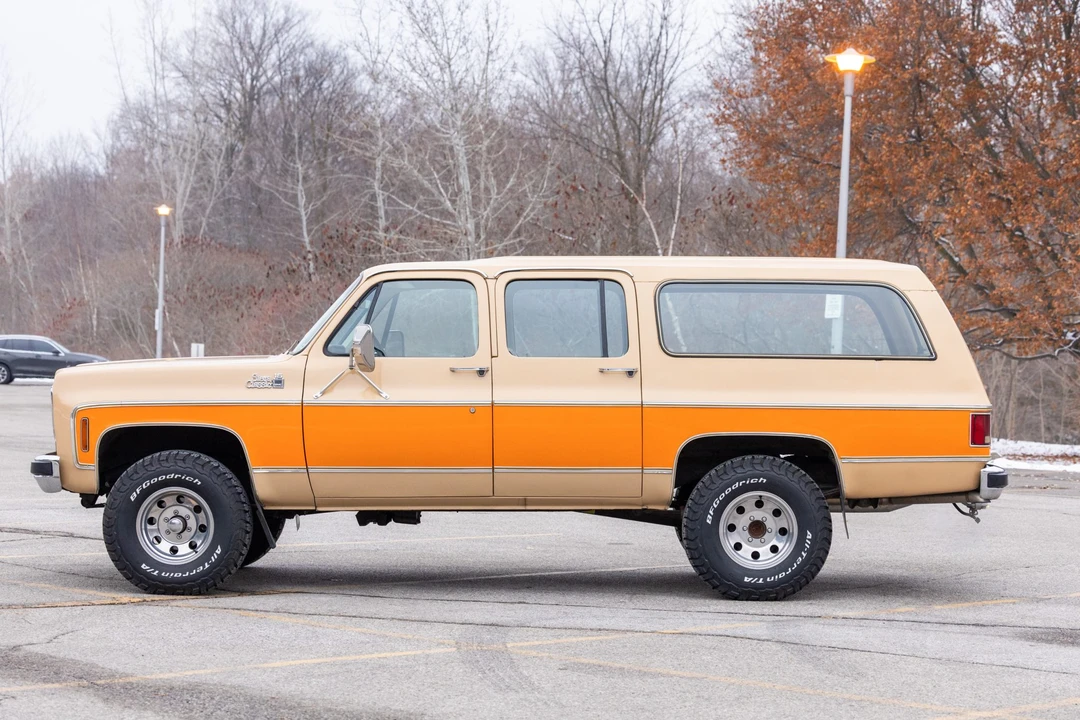 1977 GMC Suburban 6th Gen - Image 11 of 31