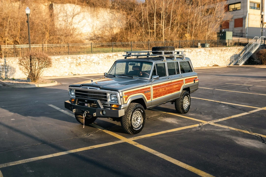 1988 Jeep SJ Grand Wagoneer - Image 5 of 31