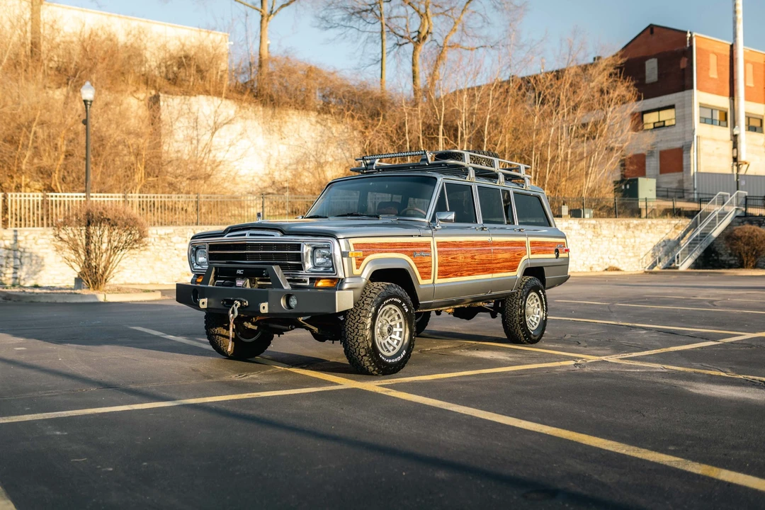 1988 Jeep SJ Grand Wagoneer - Image 4 of 31