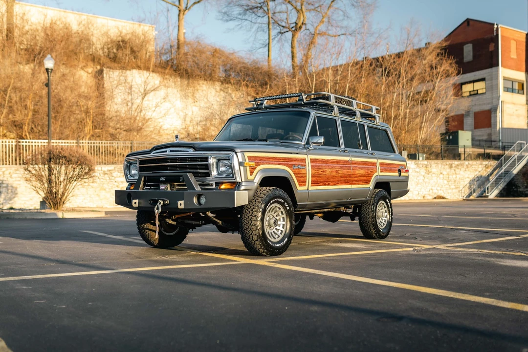 1988 Jeep SJ Grand Wagoneer - Image 6 of 31