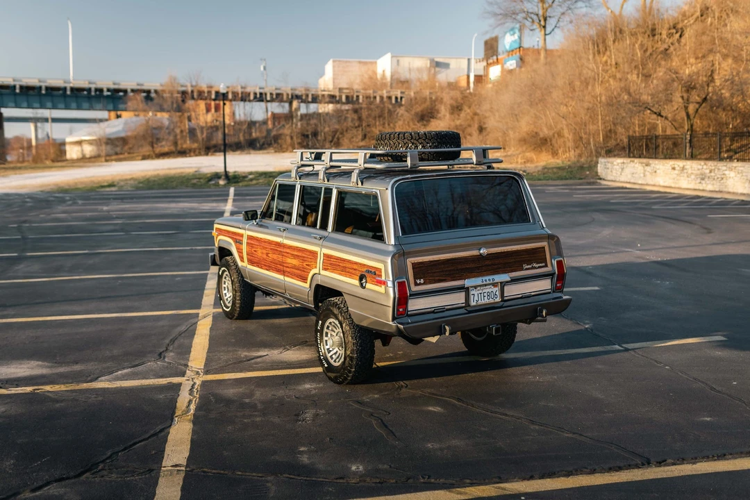 1988 Jeep SJ Grand Wagoneer - Image 9 of 31