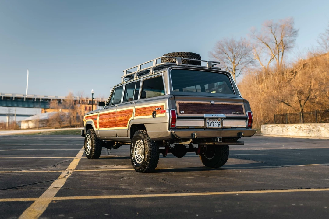 1988 Jeep SJ Grand Wagoneer - Image 10 of 31