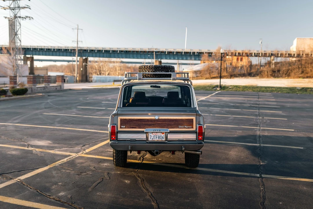 1988 Jeep SJ Grand Wagoneer - Image 11 of 31