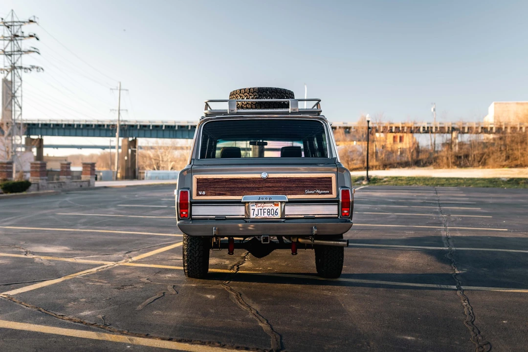 1988 Jeep SJ Grand Wagoneer - Image 12 of 31