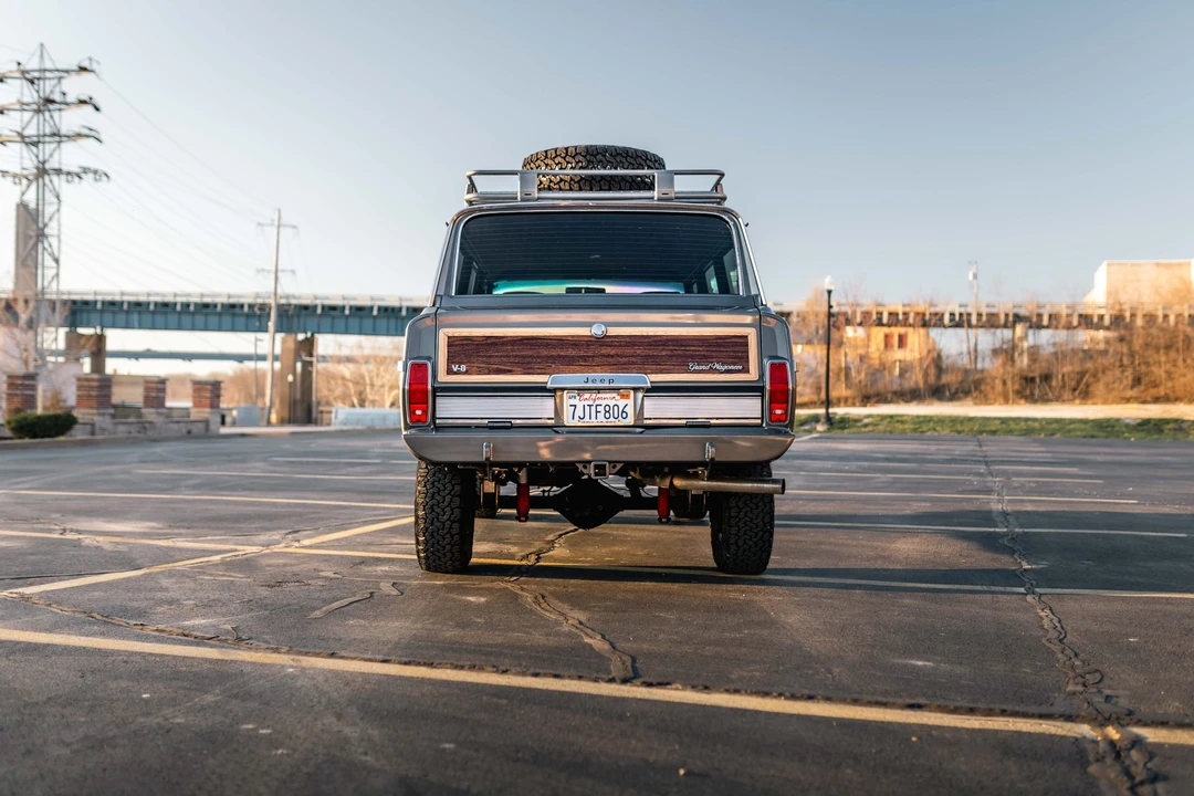 1988 Jeep SJ Grand Wagoneer - Image 13 of 31