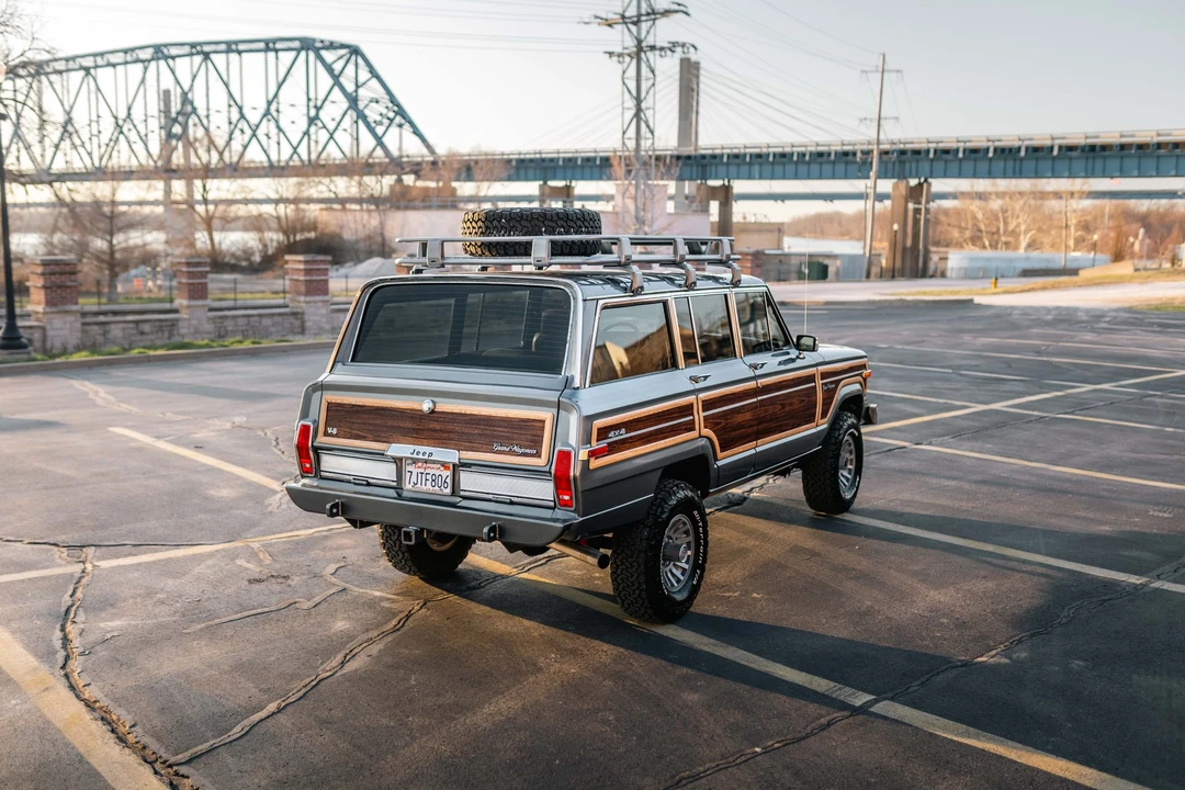 1988 Jeep SJ Grand Wagoneer - Image 14 of 31