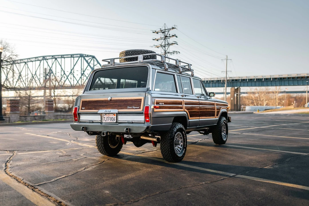 1988 Jeep SJ Grand Wagoneer - Image 15 of 31