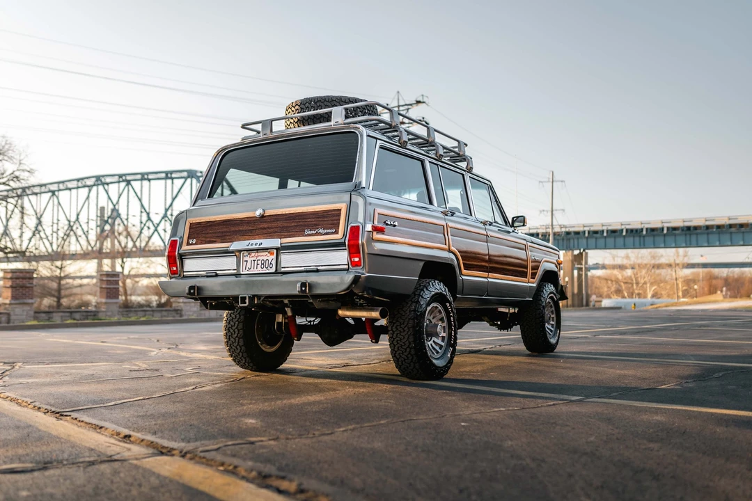 1988 Jeep SJ Grand Wagoneer - Image 16 of 31