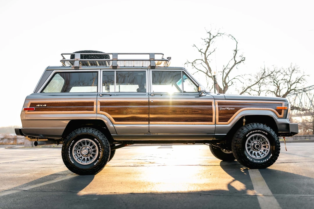 1988 Jeep SJ Grand Wagoneer - Image 20 of 31