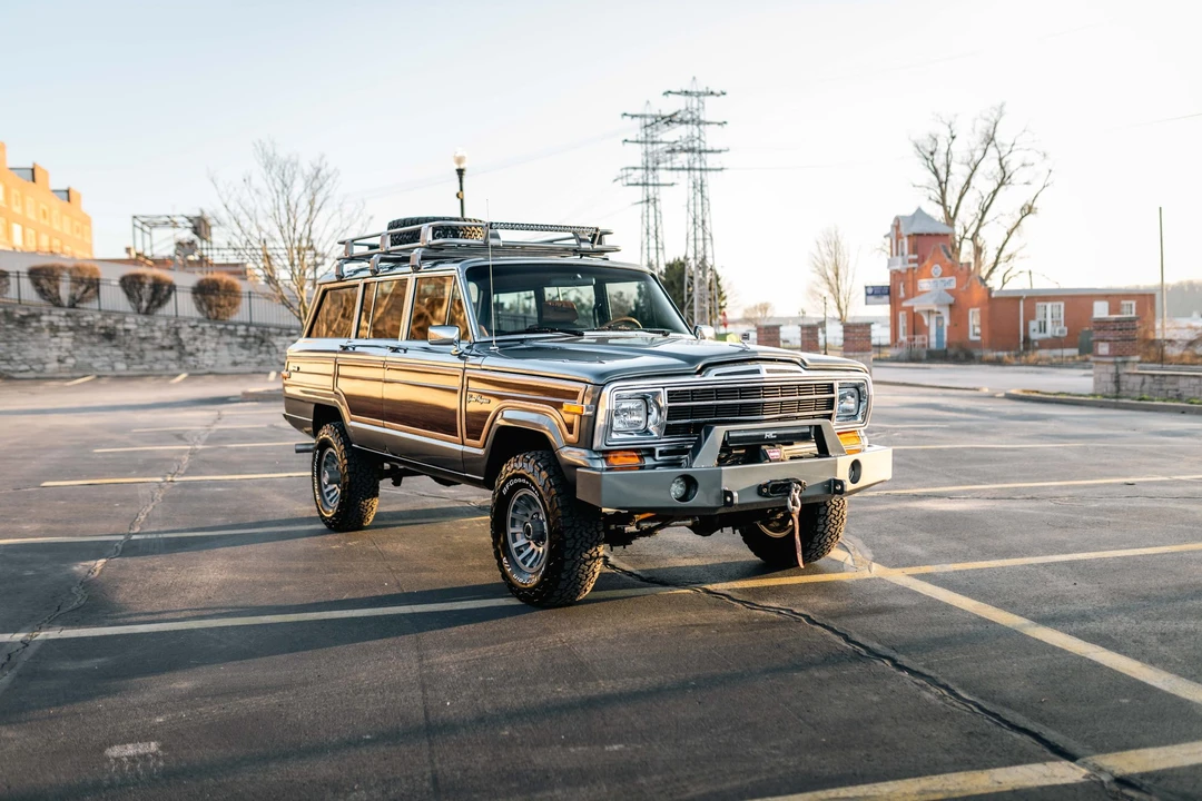 1988 Jeep SJ Grand Wagoneer - Image 22 of 31
