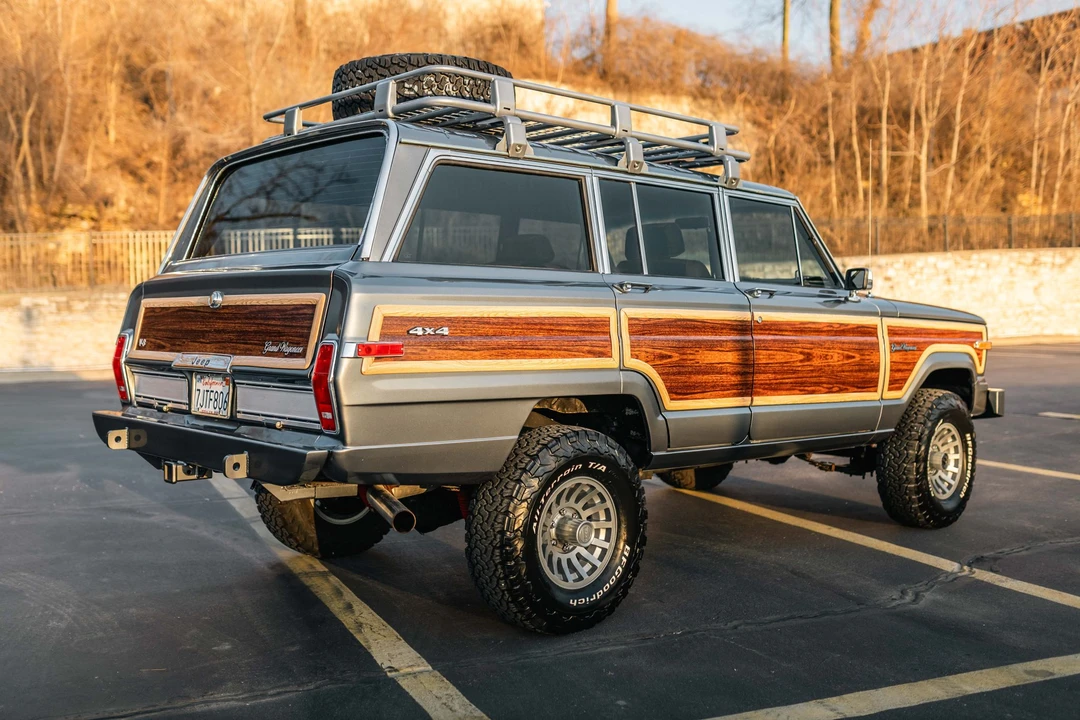 1988 Jeep SJ Grand Wagoneer - Image 19 of 31