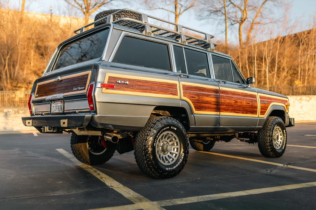1988 Jeep SJ Grand Wagoneer - Image 18 of 31