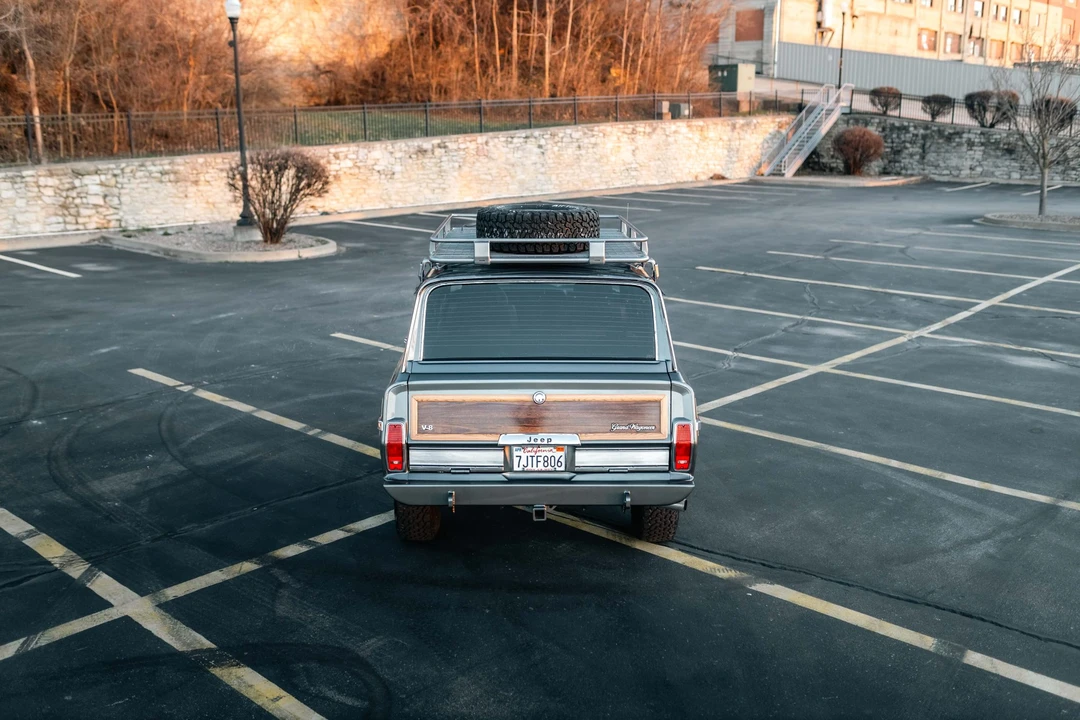 1988 Jeep SJ Grand Wagoneer - Image 26 of 31