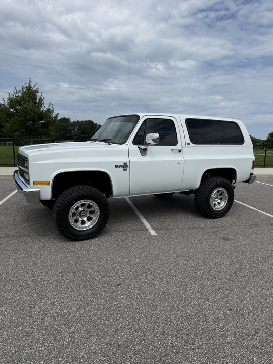 1989 Chevrolet K5 Blazer 2nd Gen - Image 2 of 31