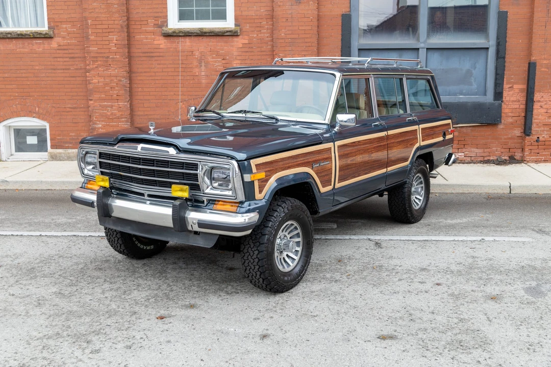 1989 Jeep SJ Grand Wagoneer - Image 2 of 31