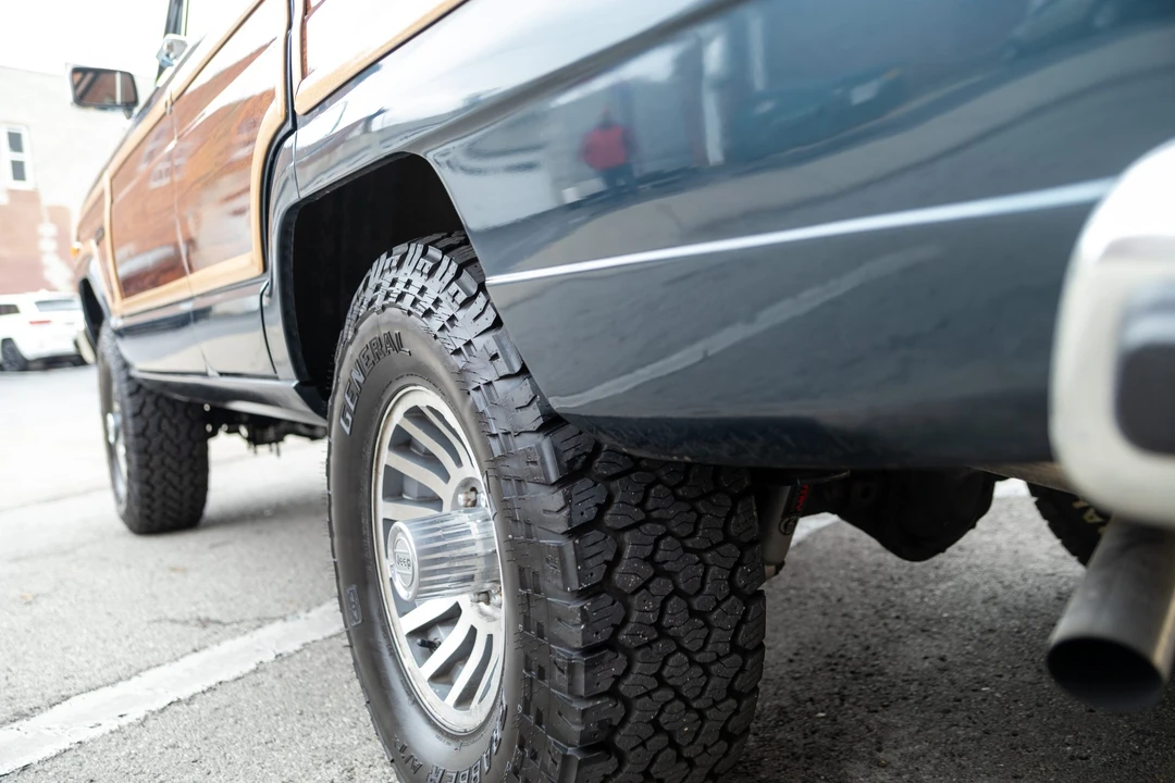 1989 Jeep SJ Grand Wagoneer - Image 25 of 31