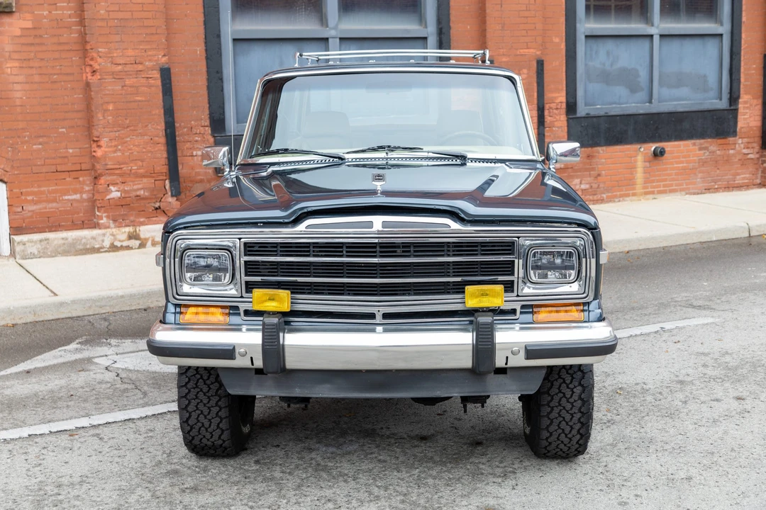 1989 Jeep SJ Grand Wagoneer - Image 4 of 31