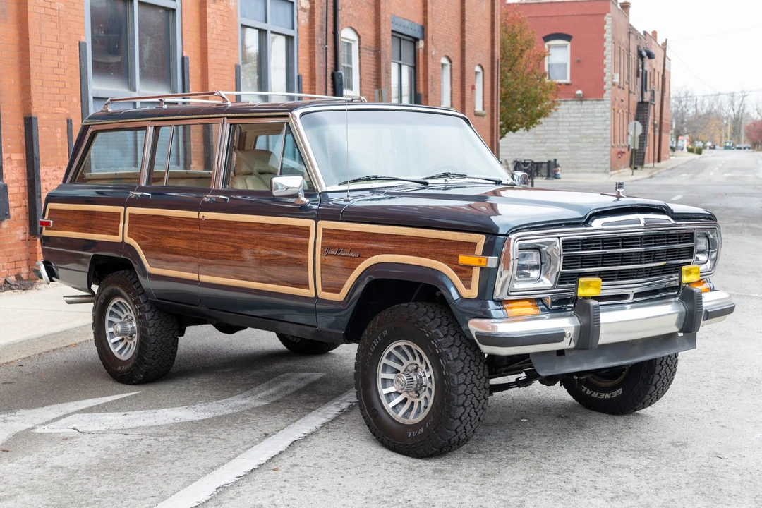 1989 Jeep SJ Grand Wagoneer - Image 6 of 31