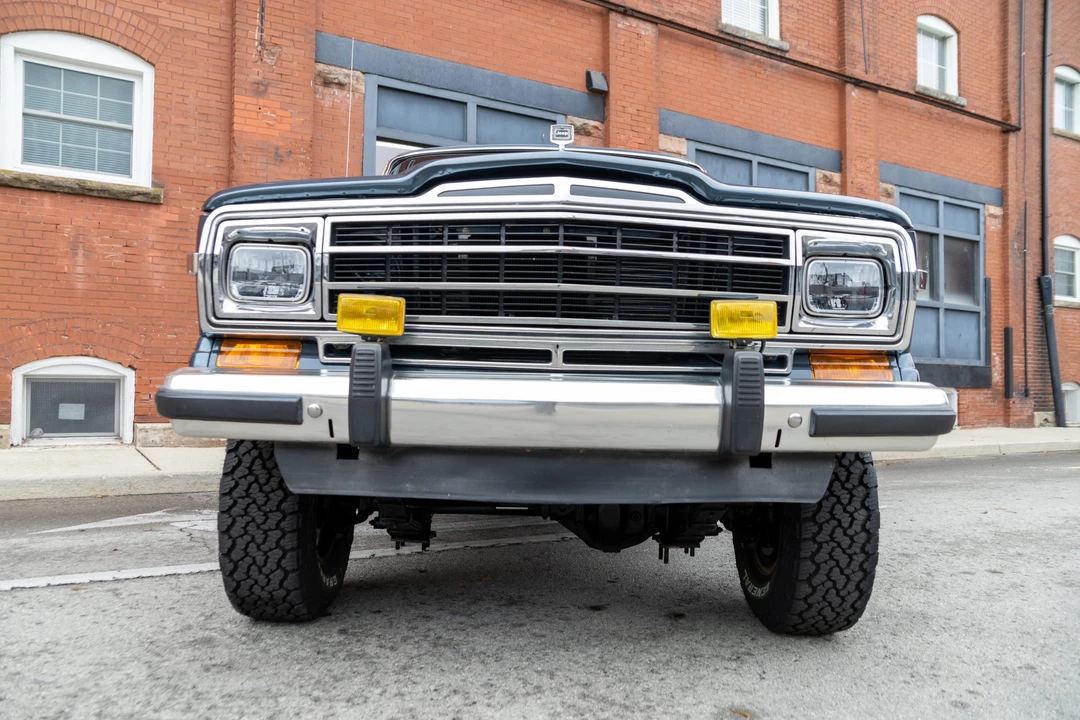 1989 Jeep SJ Grand Wagoneer - Image 5 of 31