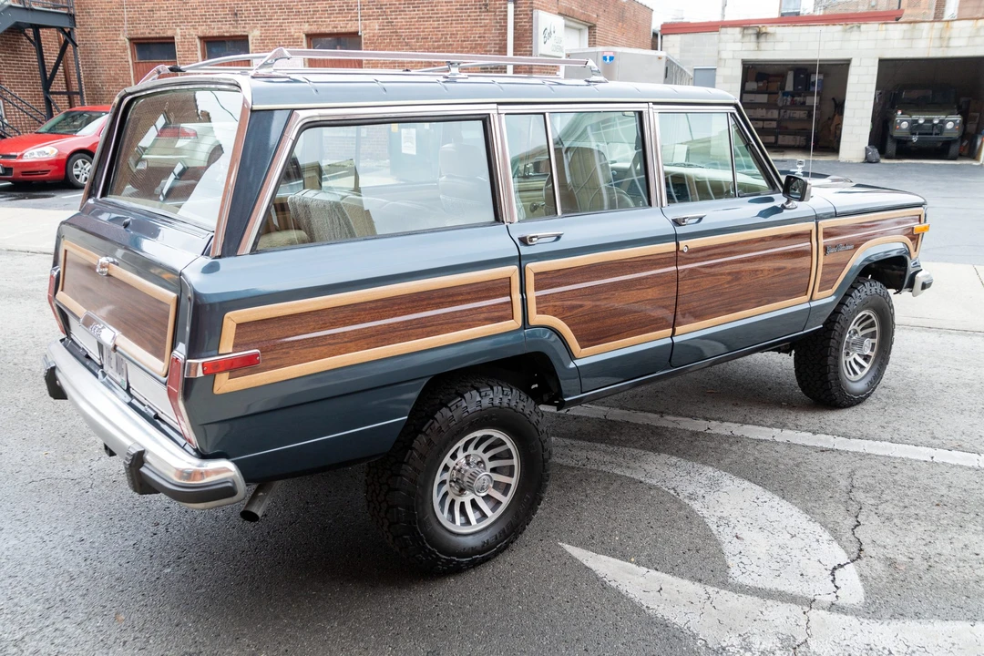 1989 Jeep SJ Grand Wagoneer - Image 8 of 31