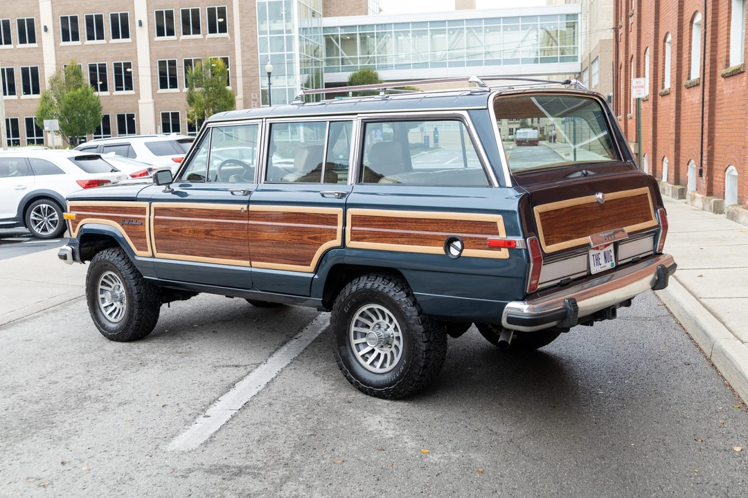 1989 Jeep SJ Grand Wagoneer - Image 10 of 31