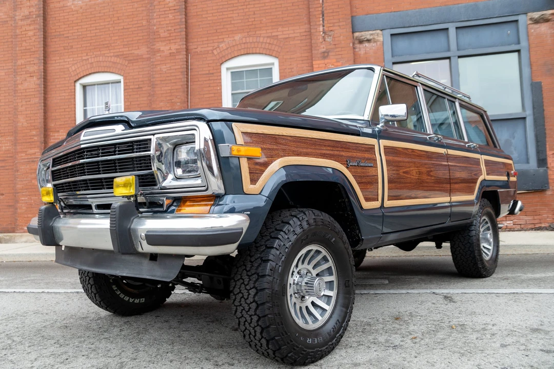 1989 Jeep SJ Grand Wagoneer - Image 3 of 31